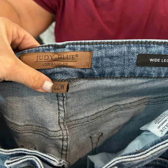 Judy Blue Classic Blue Denim capris - Picture 4 of 5